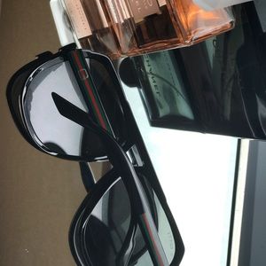 Gucci reimagines large aviator.